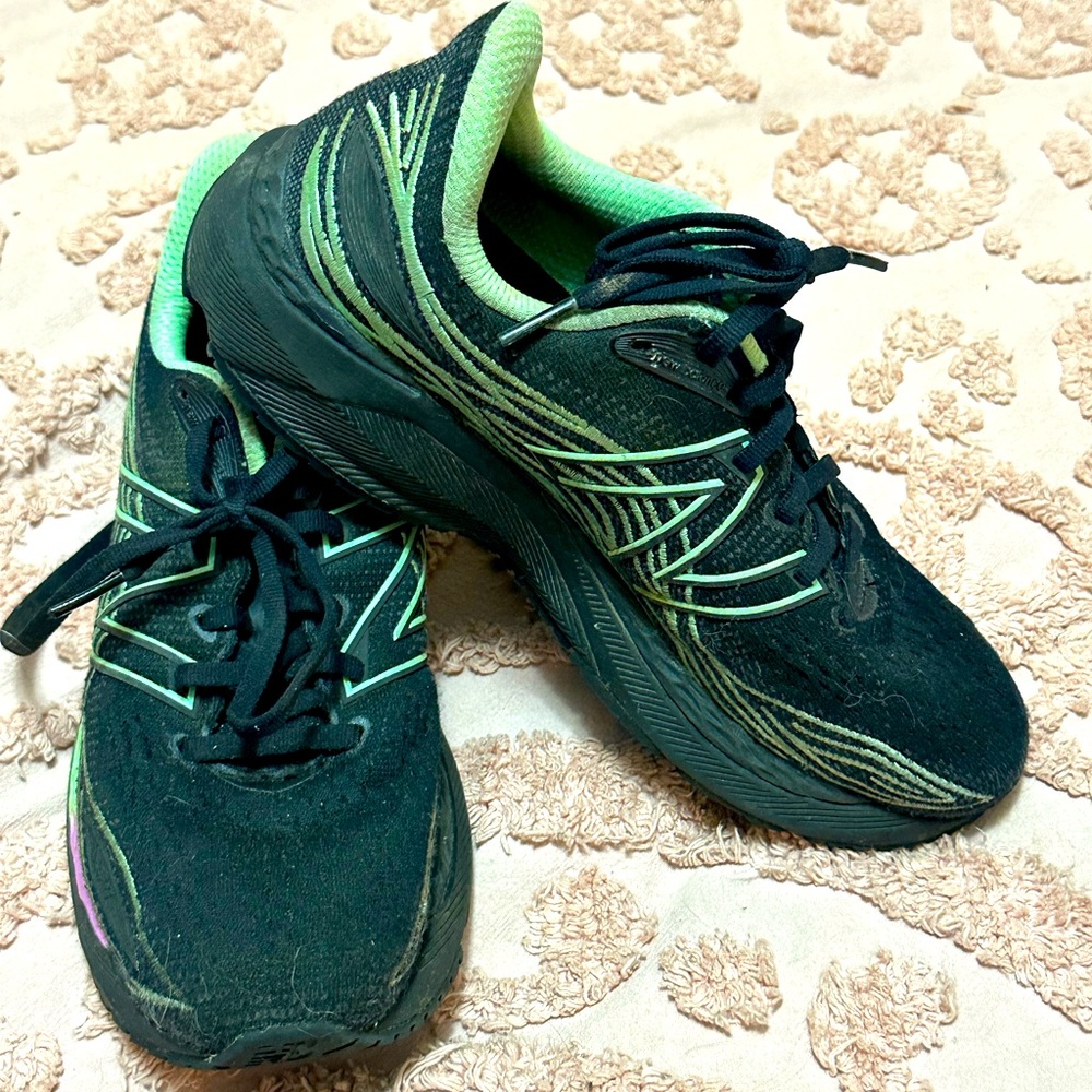 New balance tennis shoes
